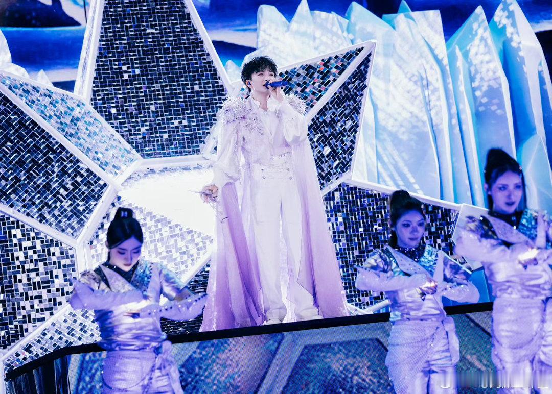 周深又被攻击了周深有自己的川渝必吃榜盘点周深川渝巡演加餐实录。成都蚊子刺身，重