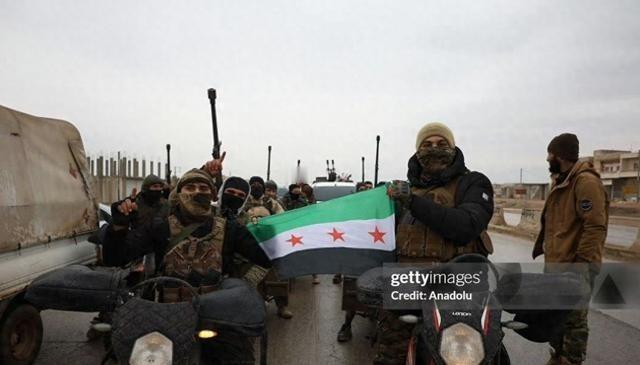 叙利亚的天彻底变了！就在所有人都以为库尔德武装要完蛋的时候，一支神秘的大军突然杀