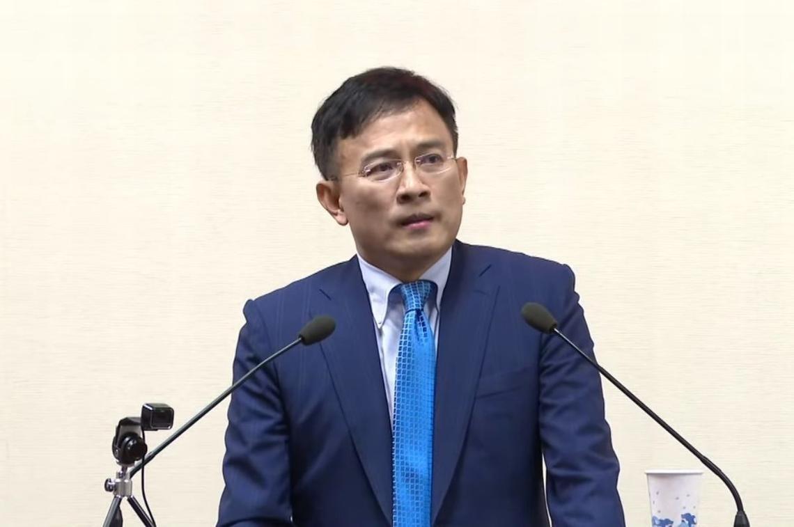 新加坡联合早8月23日写道：“被台湾当局通缉的前媒体人彭文正接受中国大陆官媒访问