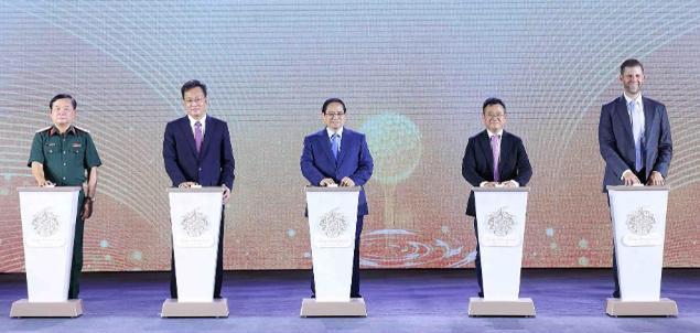 越南为了抱住特朗普的大腿，也是彻底豁出去了，举国为特朗普送上豪礼！2025年5