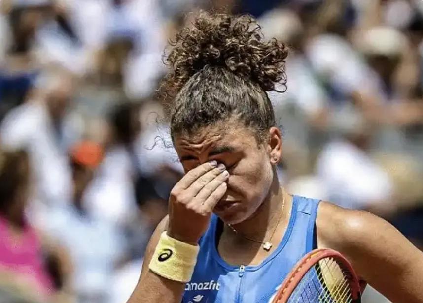 郑钦文：保利尼是奔4来的，你后悔了吗？WTA500柏林站郑钦文因颈伤退赛，失去