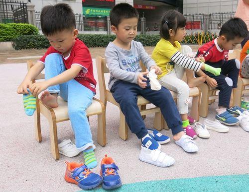 此品牌鞋子含有甲醛重金属超标等风险, 建议家长不要给孩子购买