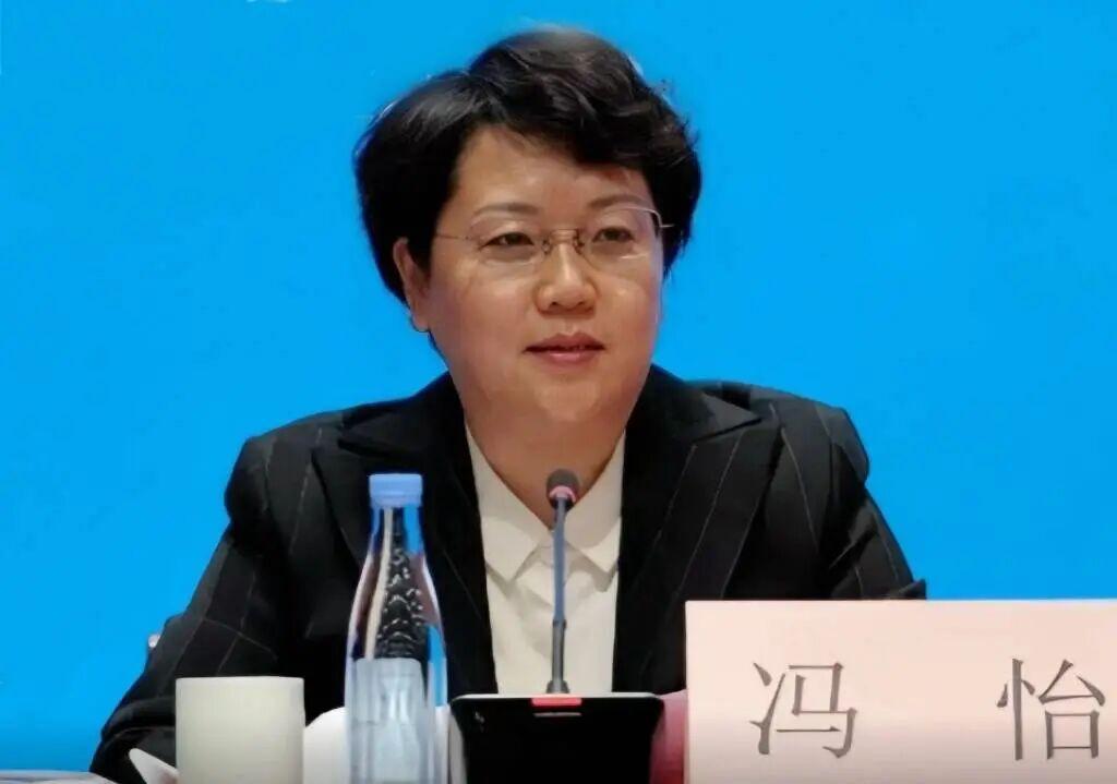 浙江新任省委常委、统战部部长冯怡已上任，原职务免去。4月30日，根据相关公告，经