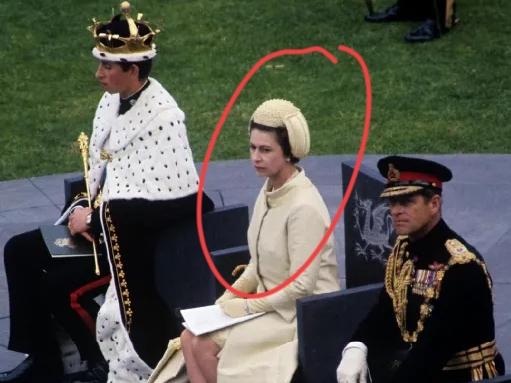 英女王有没有后悔，过早的立了“太子”查尔斯18岁的这一年，英女王毫不犹豫，将查