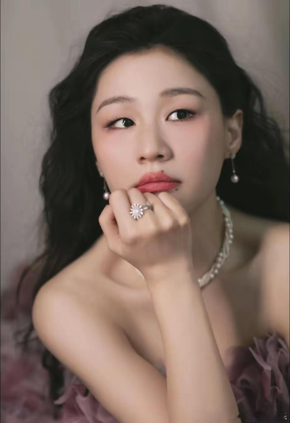 金靖说：“我当时怀孕后，跟我老公根本就没有什么温馨的画面，他反而是在得瑟，说自己