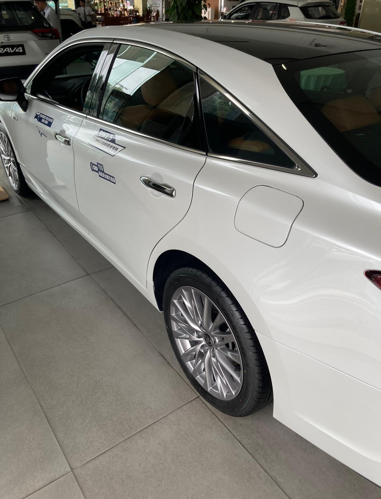 本田雅阁和丰田亚洲龙谁更胜一筹？正好公司里面这两台车都有，说说感受吧！1，