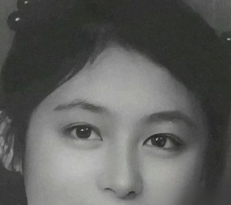 豪门公子哥陈飞宇，住豪宅却被逼挤地铁，回家还得跪着听爸妈训话？你没看错！你