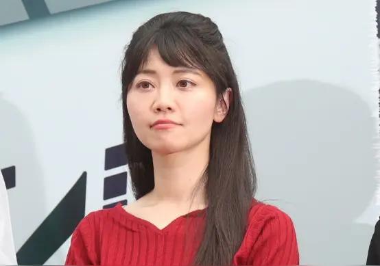 高嘉瑜在在赵少康的节目中谈论这次英国首相访华的讲话简直让人笑得大牙，她跟往常一样