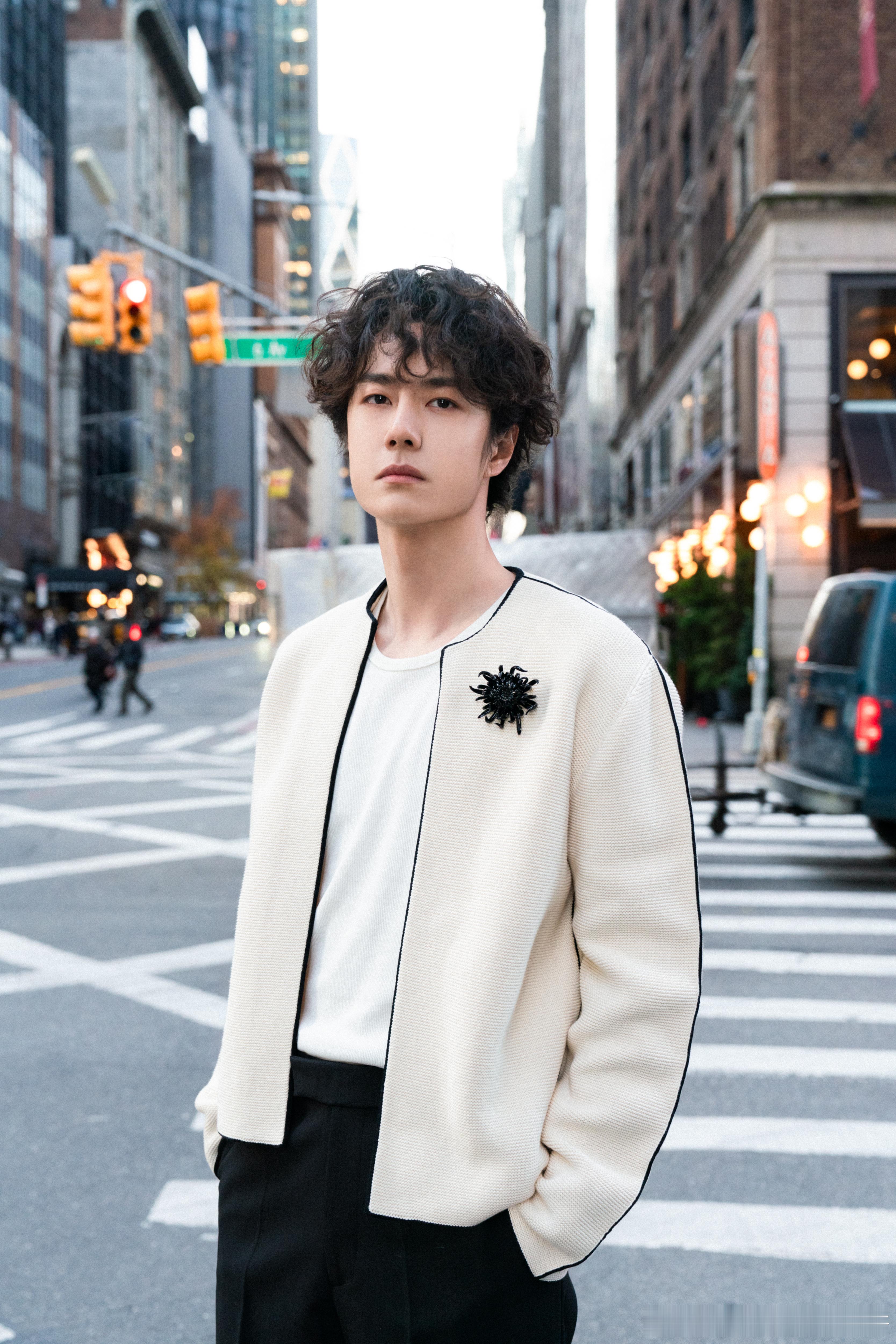 王一博chanel纽约大秀造型预热造型，这次造型来自CHANEL2026春夏