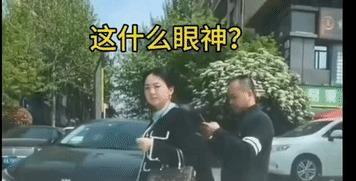 一屁股坐上人家引擎盖，就为给自己逆行的车抢道。2024年4月6日西安街头，一名中