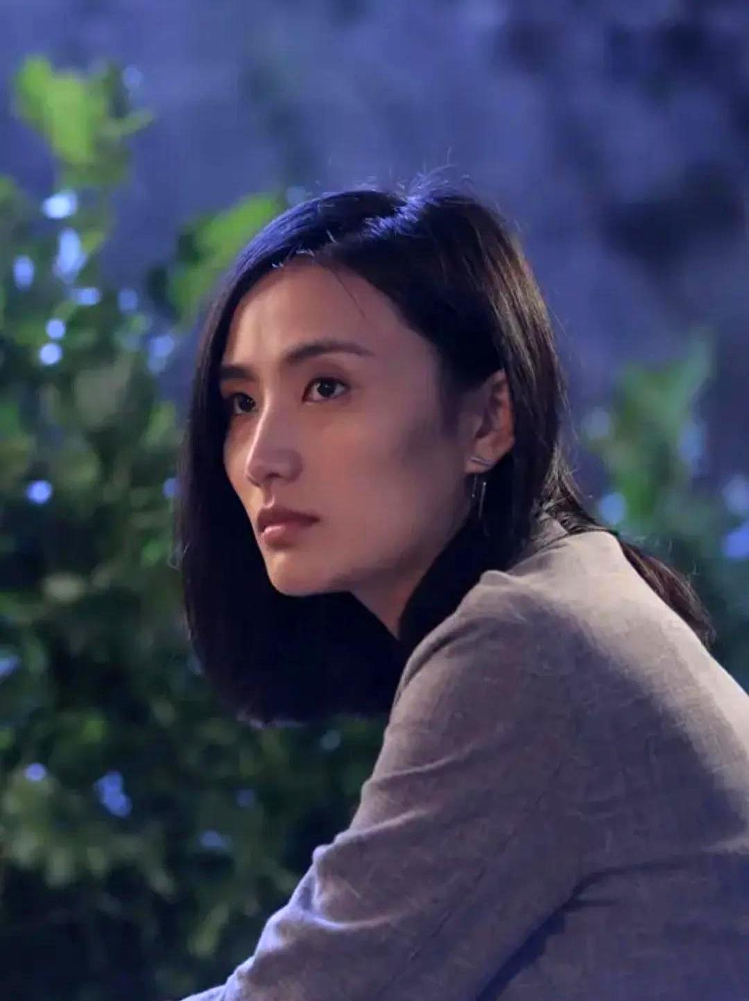 李亚鹏这个人，你把他账本一拉，头皮发麻。王菲，55岁。海哈金喜，34岁。21