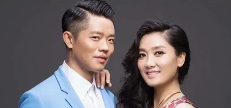 2011年，玲花和徐明朝结婚了，在她的婚礼上，曾毅大哭，随后不到半年，曾毅也结婚