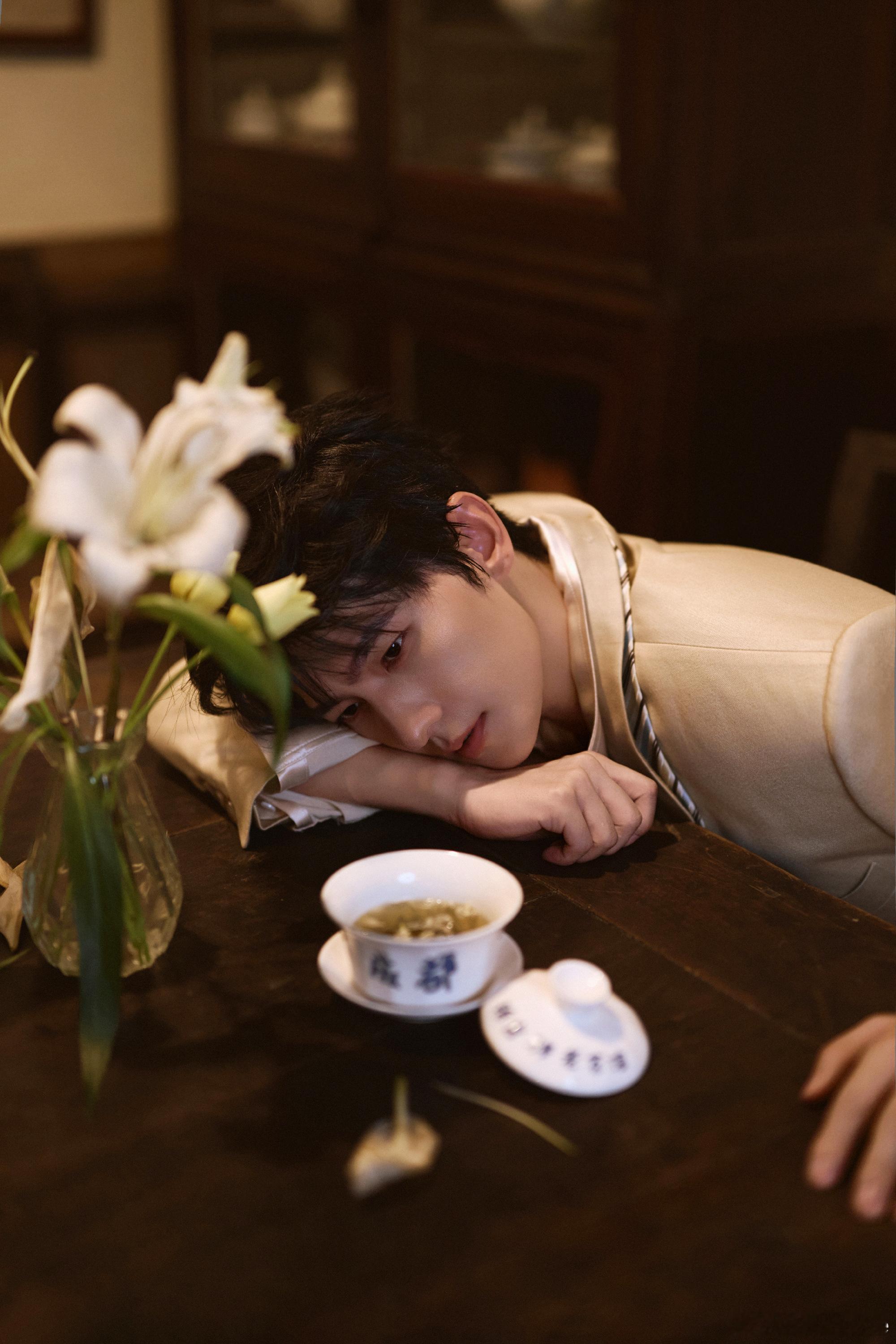 杨洋×岚图追光S成都线下活动造型大片📸