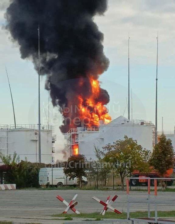 俄方报告称，昨天在克里米亚地区，俄罗斯防空系统在试图拦截来袭的乌克兰