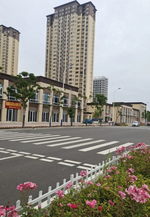 我一个亲戚，女儿处了个对象，昨天男方请了两个中间人拿着18万8的彩礼来她家提亲，