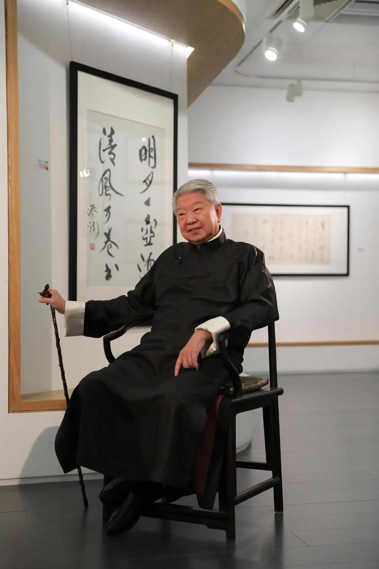 蔡澜，终究是用自己喜欢的方式，告别了这斑斓的人间。“我一向自由惯了，要是连死