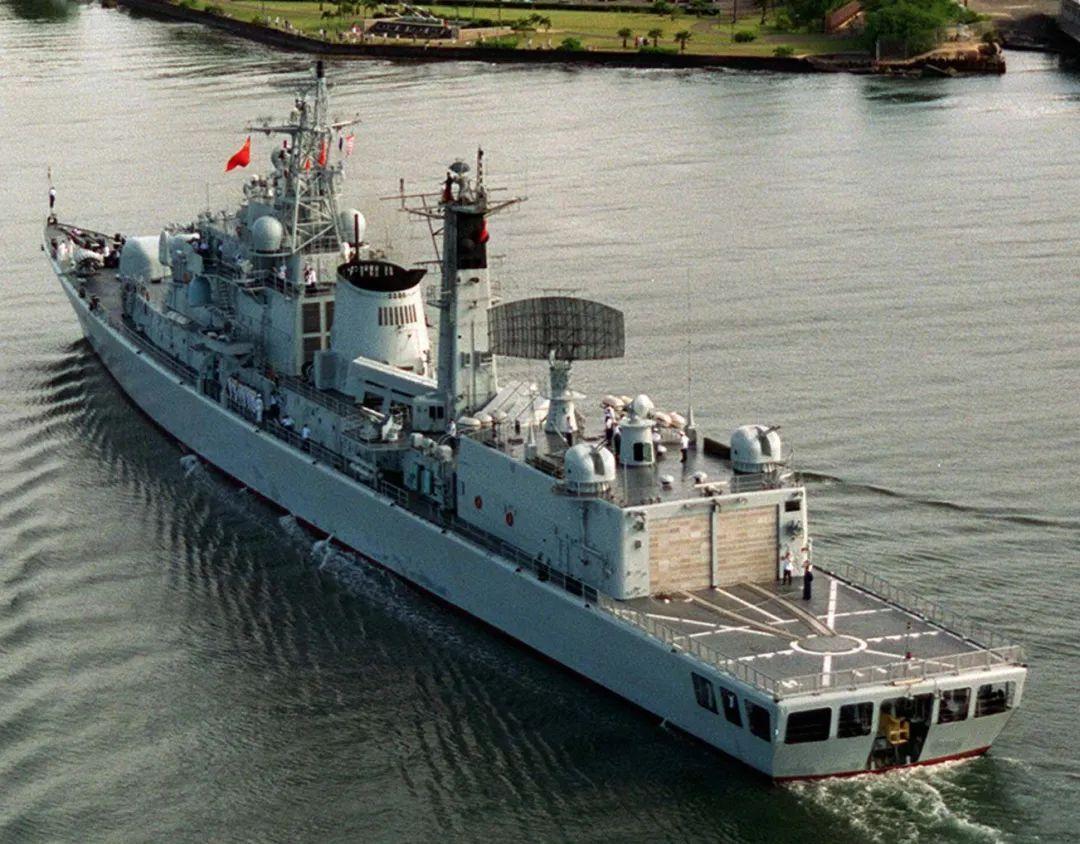 中日海军力量之对比正在发生根本性的转变。中国海军东海舰队喜提四艘055大驱，9