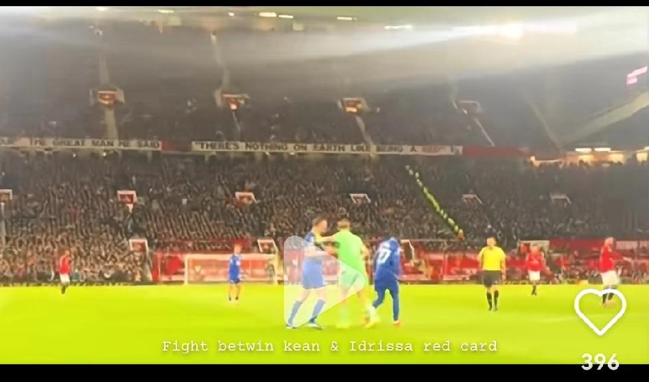 曼联多一人作战，为何0-1输给埃弗顿，有以下几点原因：1、对方少一人作战，打乱