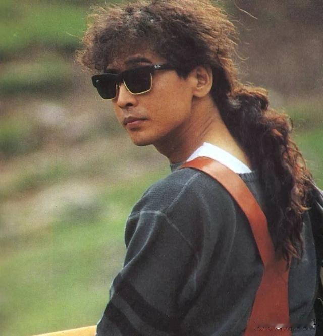 齐秦现在有点令人心酸难过！在八九十年代要数最红火的港台歌星不是四大天王，而是