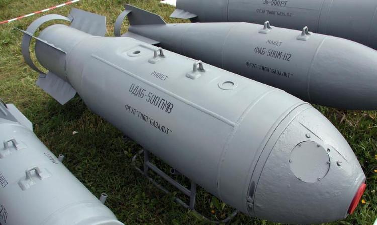 俄乌战场，现在各有各的方法。俄罗斯就是用炸弹卡车苏34，在防区外几十公里高空就