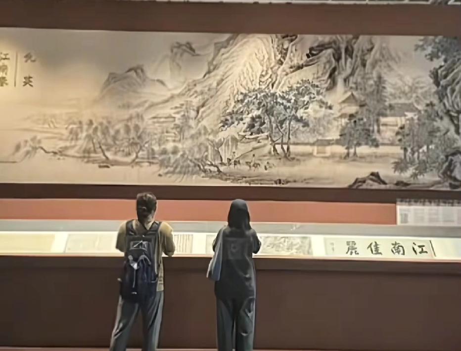 为什么南京博物院藏品，仇英的《江南春》图拍卖被发现？一方面是8800万的拍卖价格