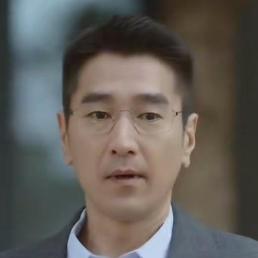 央视热播剧《问心2》中，东立医院心脏中心主任这个位置有两个人竞选，一个是心外科主