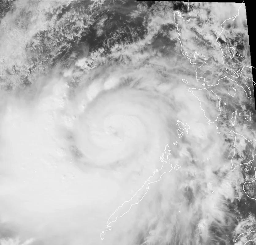 台风海鸥高层风眼显现，将冲击超强台风级目前位于南海东南部海面的台风海鸥，开始爆
