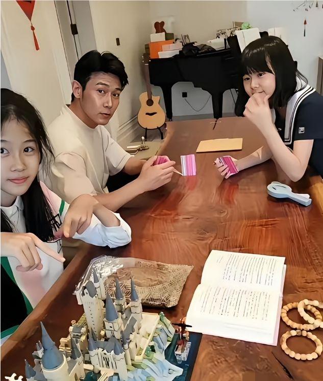 陆毅家的实木桌，把网友惊到怀疑人生！​​谁懂啊！刷到陆毅家的实木大板桌直接看呆