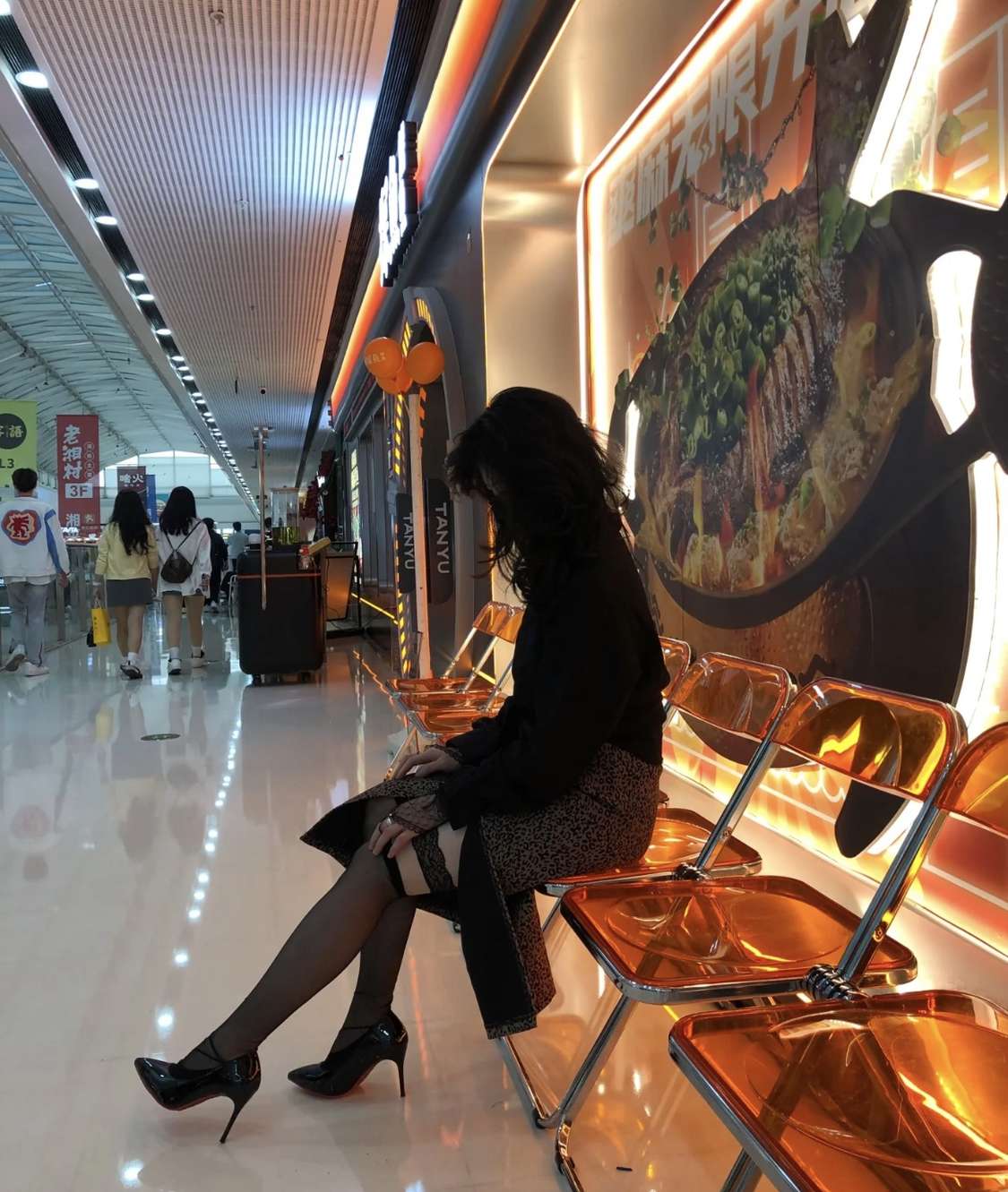 逛商场看见的，怎么去搭讪呢？