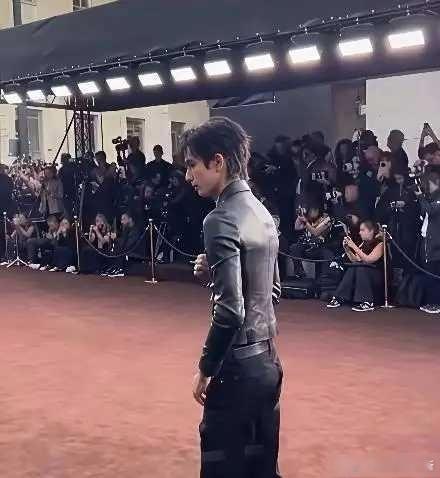 明星对自己太狠了，这减肥都减到了这个程度0号身材是不是就说的宋威龙这一种？