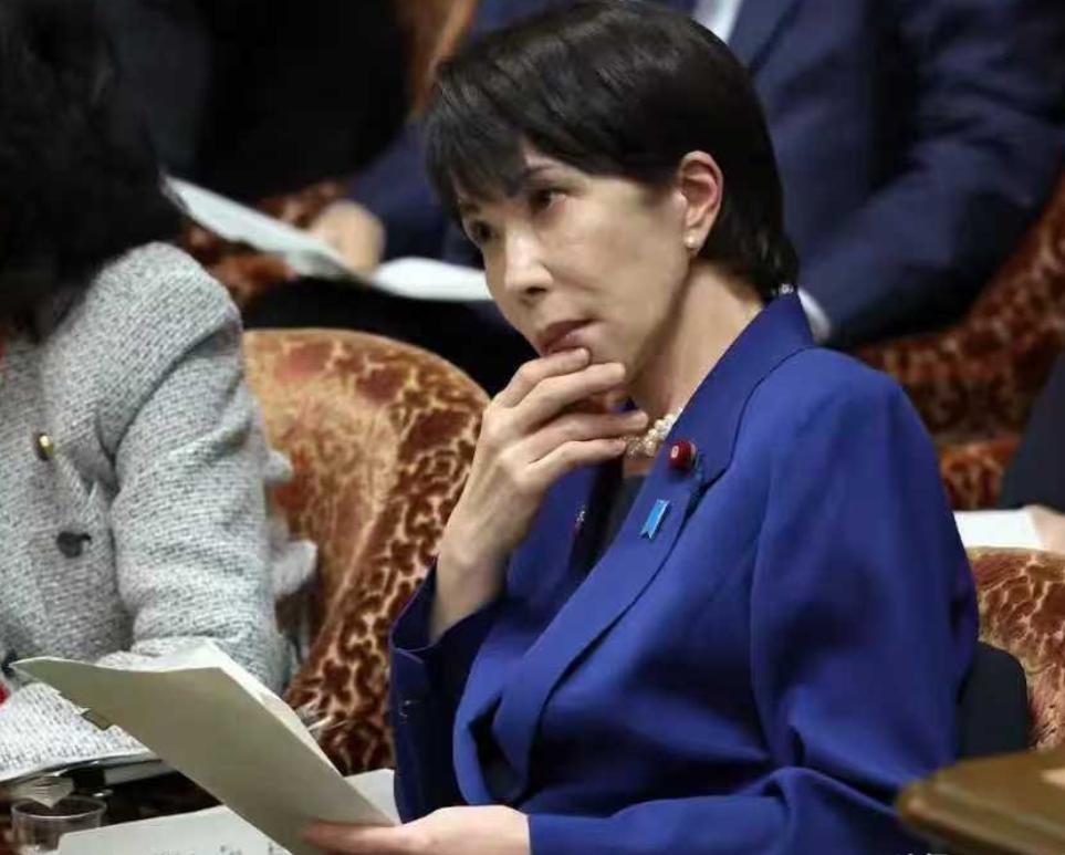 “轰隆”一声巨响！日方一天迈出危险两步 一声巨响让整个日本的气氛都紧绷起来，