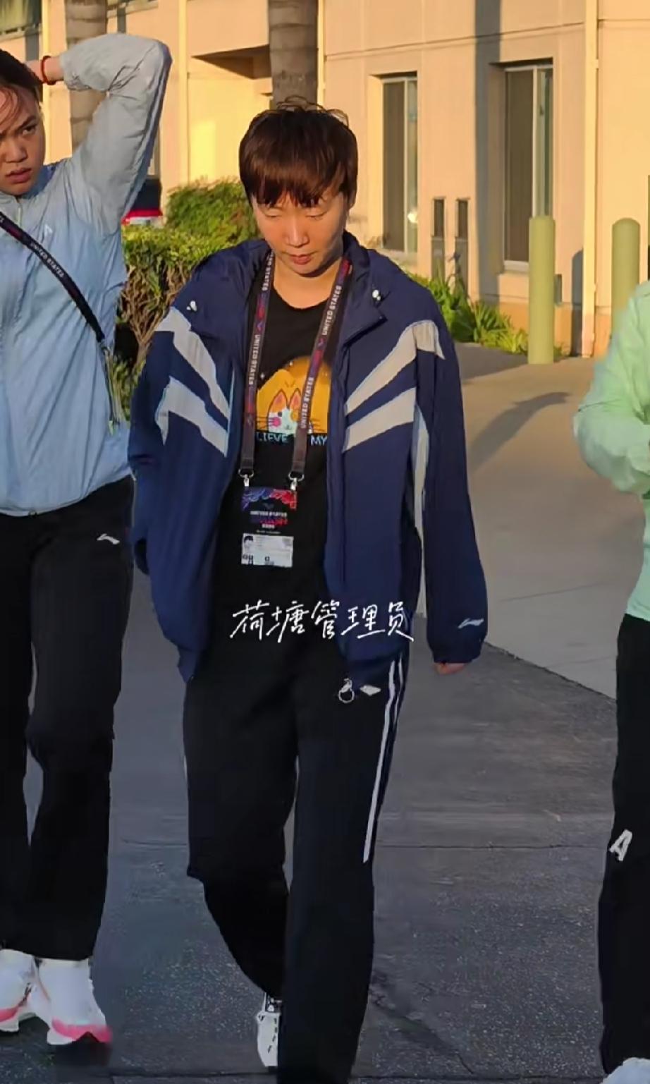 王曼昱前往WTT美国大满贯晚宴现场。身穿李宁定制款休闲服，曼昱专属元素满满。身