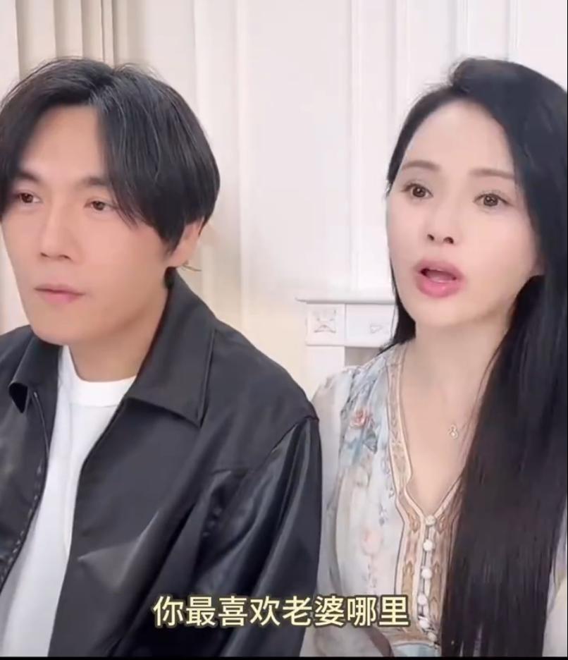 秦昊的大实话可太有意思了，刚刚直播被观众问他最喜欢老婆的什么，他扭扭捏捏不肯说，