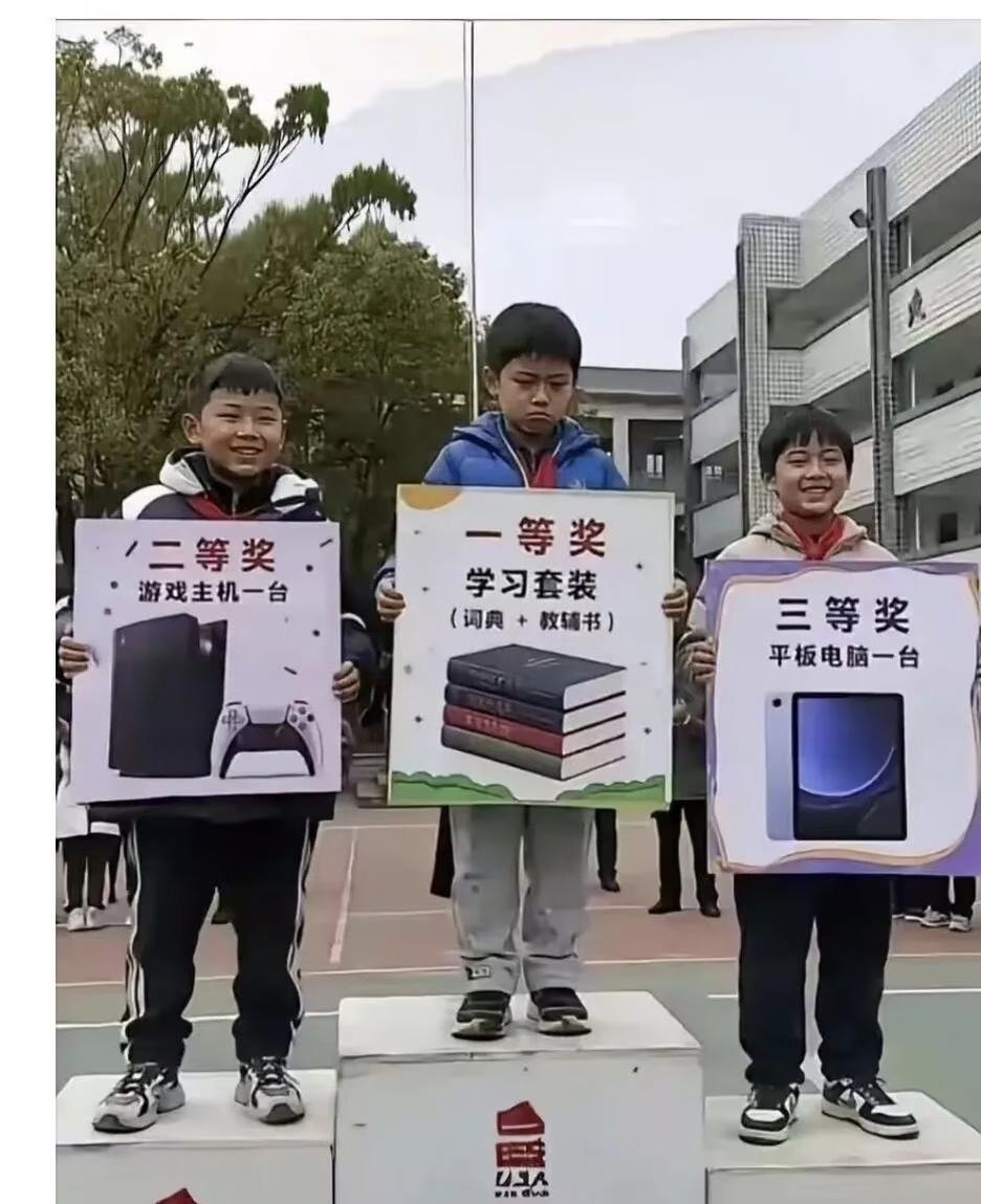 真的是尴尬了。