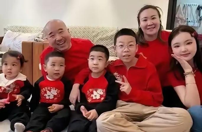 如果亲孙子就好了，奶奶会更爱这两个孩子。你说王亮媳妇也争气了给王小利生了俩个大胖