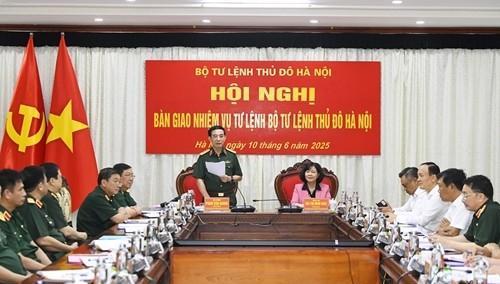 越军首都河内司令部司令换人6月10日下午，越南国防部长潘文江大将和河内市委书记