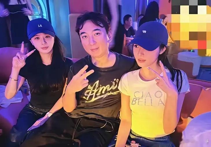 王思聪晒东京街拍，一条裤子上百万，不得不说校长的消费水平还是很硬气，在异国生活的