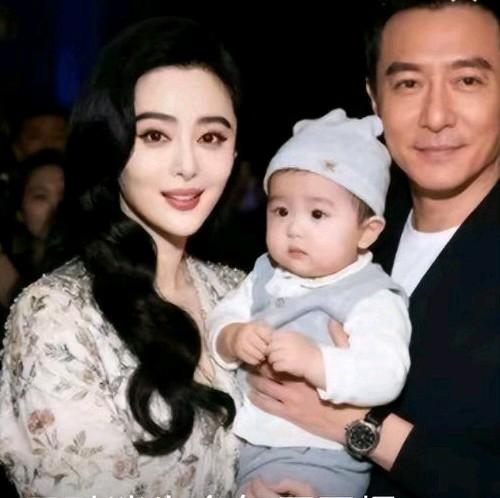 原来孩子都那么大了，消失在大众视线那么多久，隐藏得够深的，连孩子都有了，也没有消