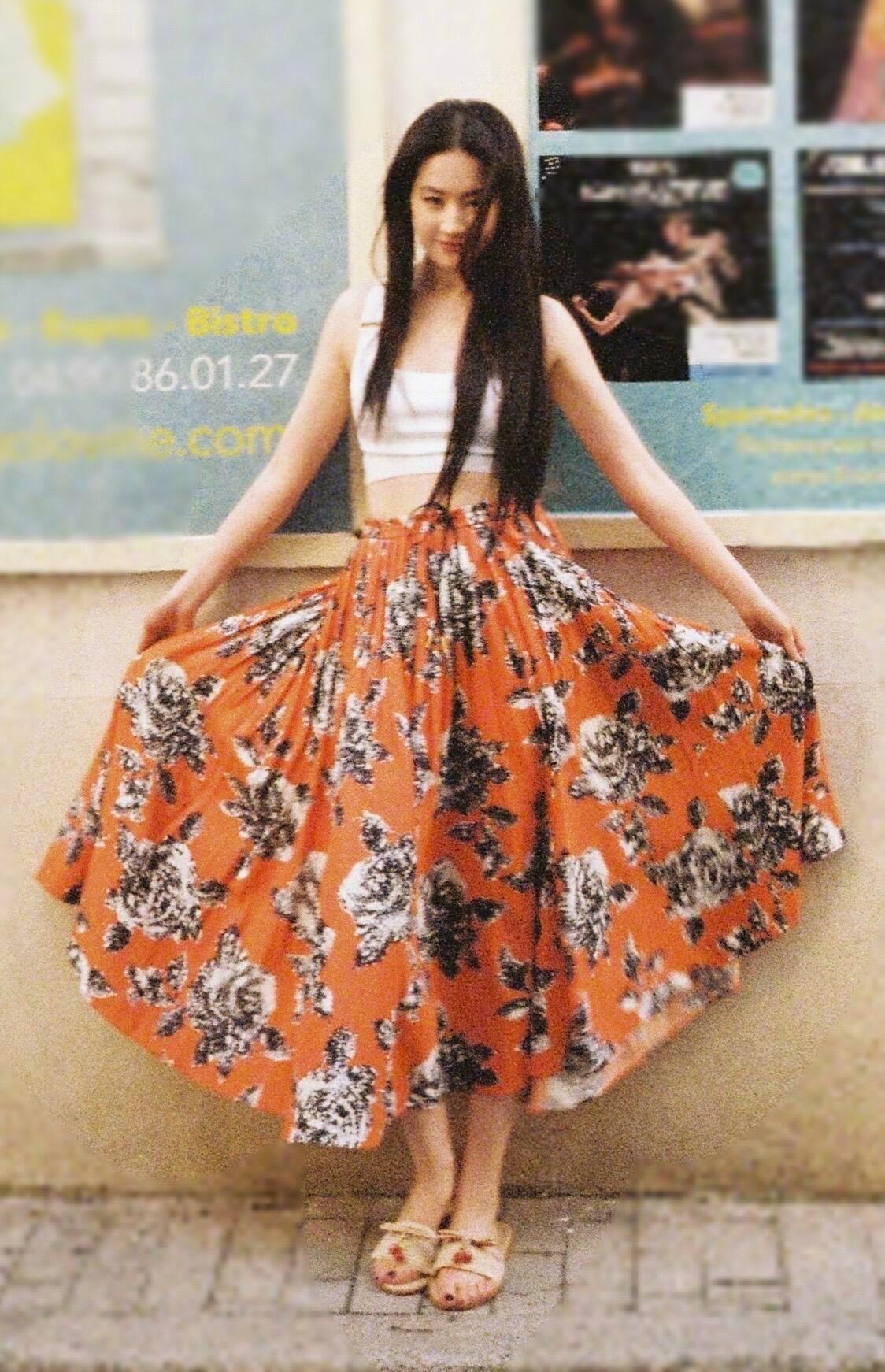 穿碎花裙的刘亦菲[爱心]