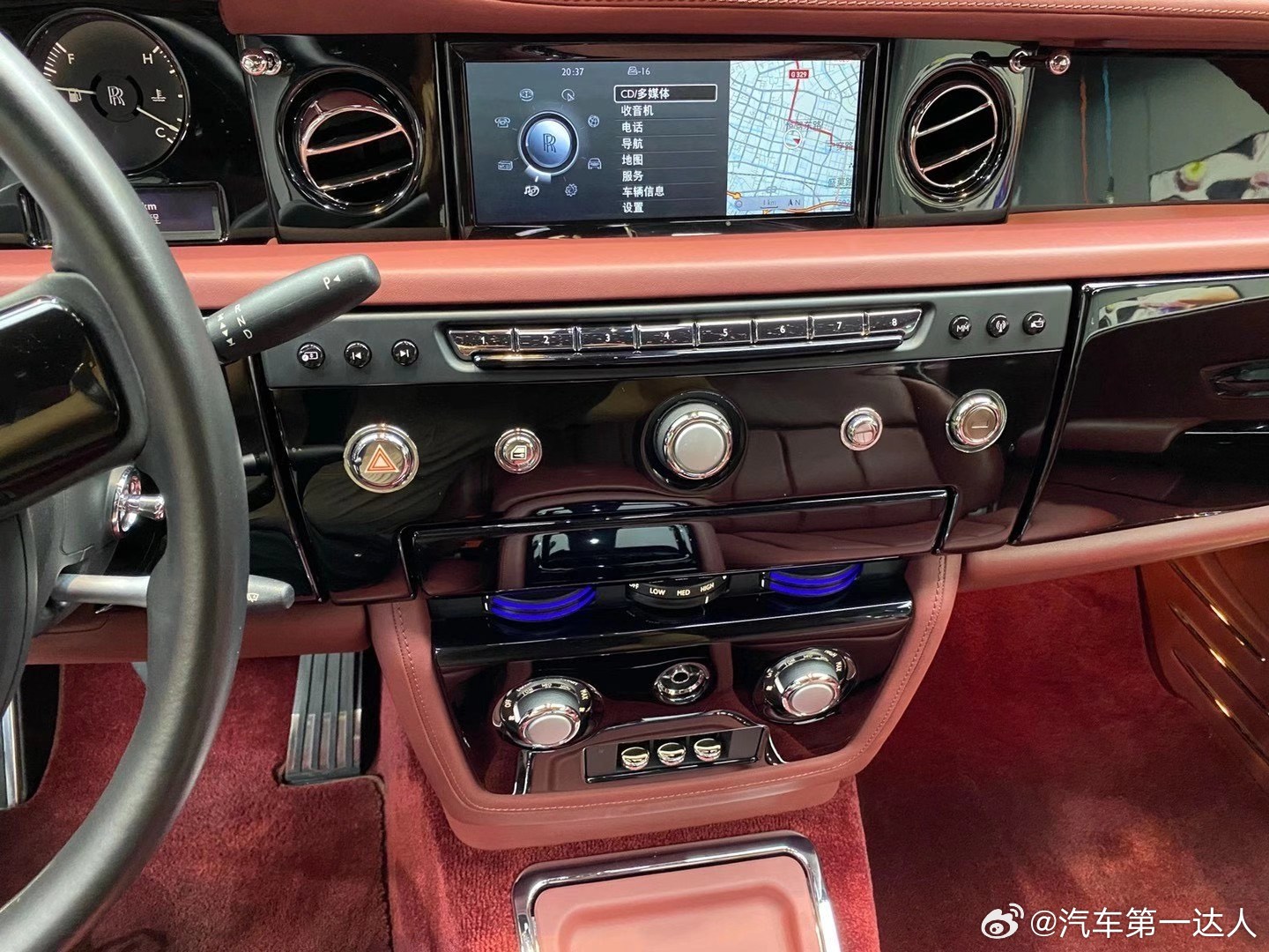 劳斯莱斯👑幻影Coupe不仅是一台车，更是一件艺术品，风采耀世，更值得品味💕