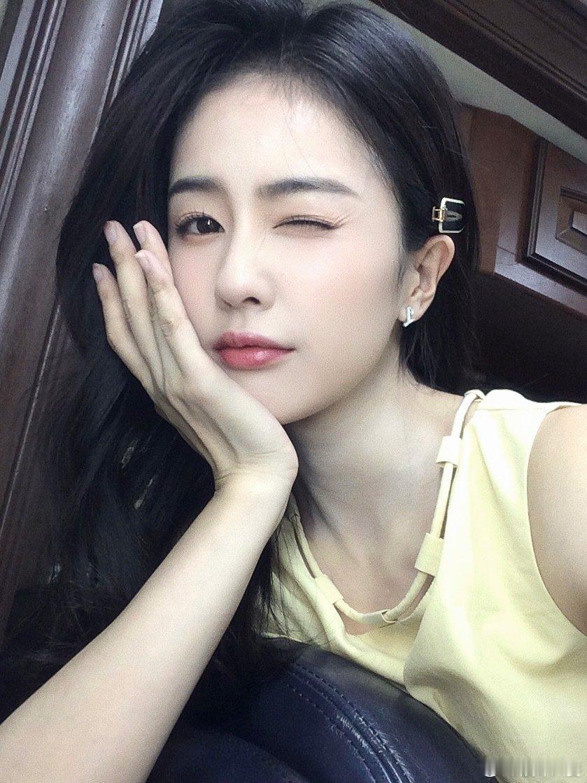 白鹿到长沙录hi6白鹿抵达长沙录《你好星期六》啦！这次还会和丞磊合体宣传新剧《