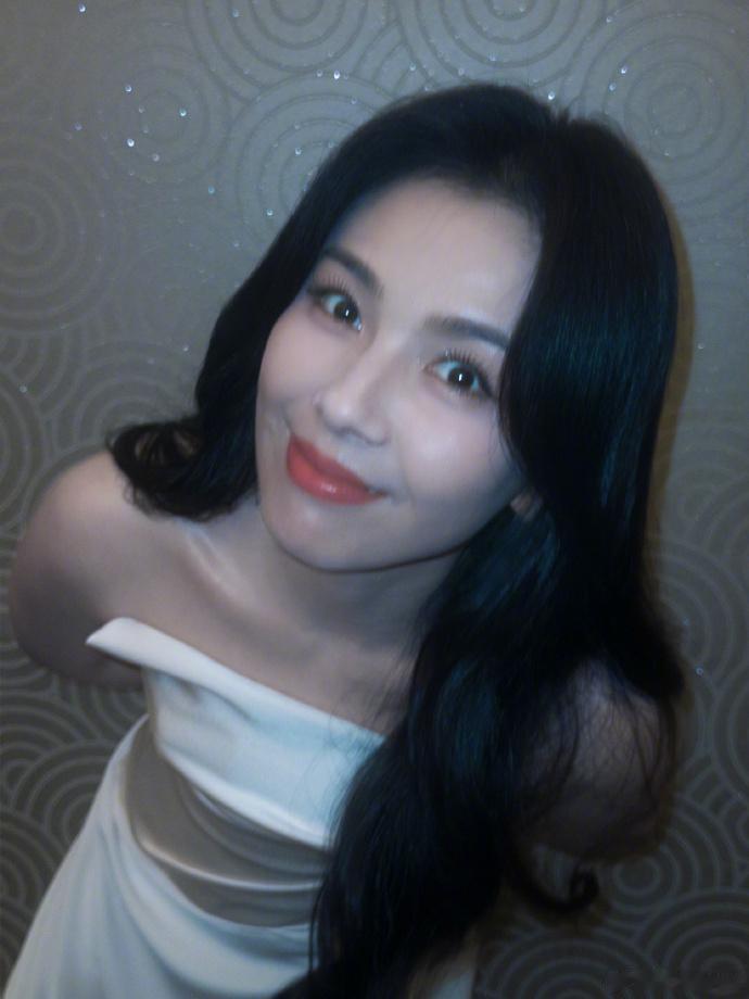 都说安全感永远是最高级的魅力，问界M9星光之夜现场的刘涛完美诠释了这一定义，数年