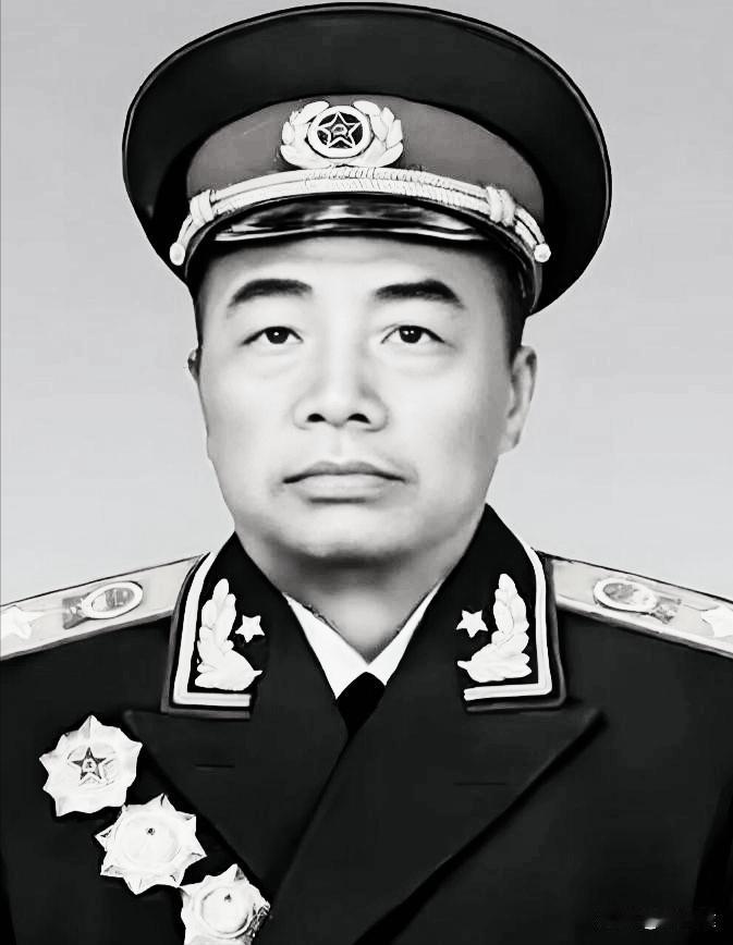 抗美援朝我军六位名将：第一位：总帅彭德怀第二位：副帅邓华第三位：副帅杨成武