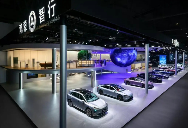 鸿蒙智行成为成都国际车展焦点8月29日，第二十八届成都国际车展拉开大幕，鸿蒙