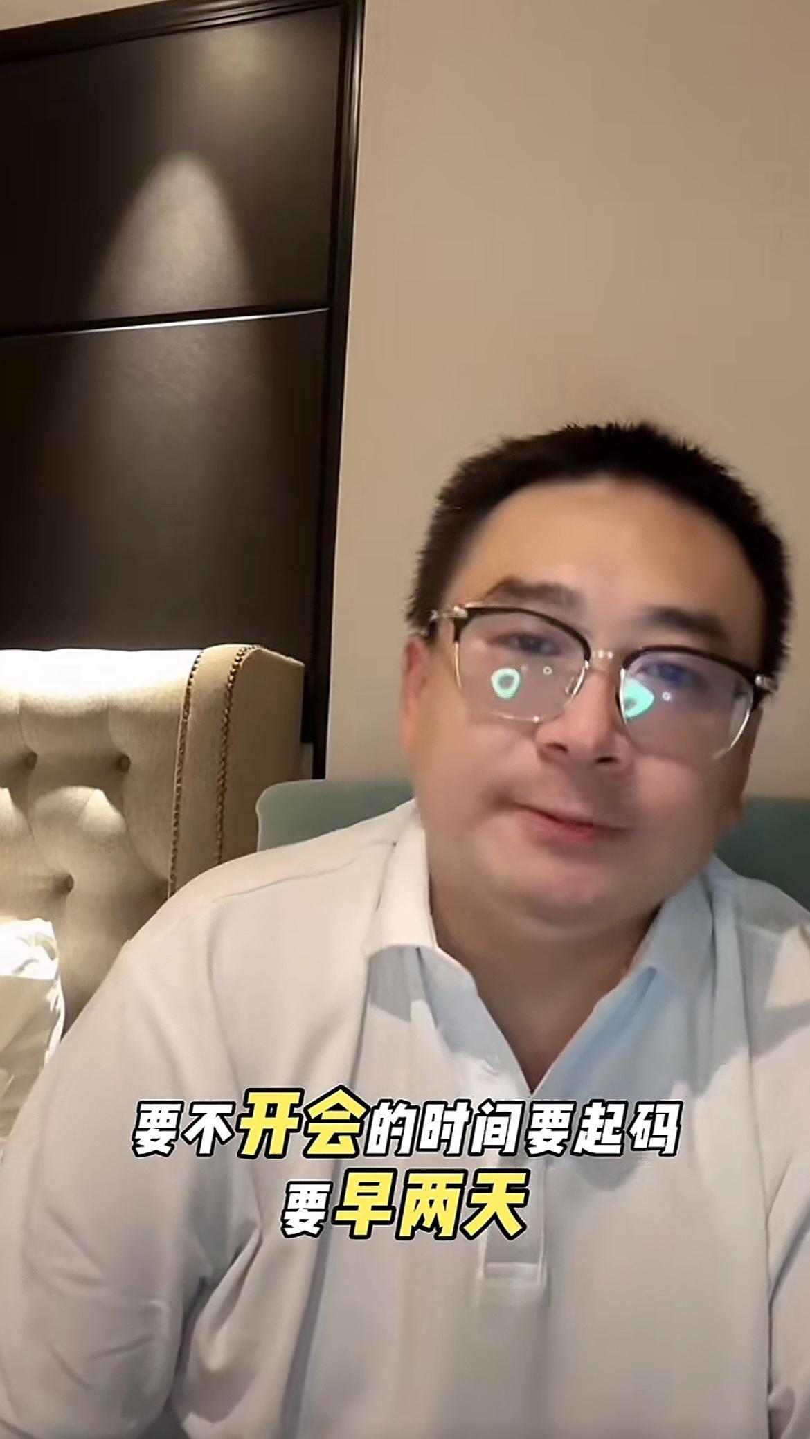 云昊今天直播中透露了52拖延的真正原因，兄弟俩在景德镇酒店，本来今晚要放录音了，