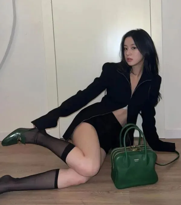 包上恩，很纯欲的一只小白兔