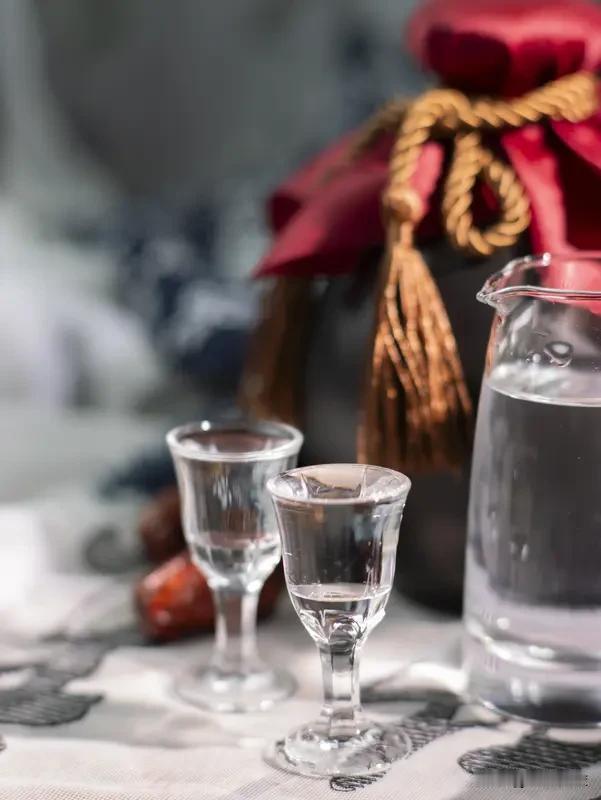 白酒反转看三个信号，就看茅台就行了。1、直销占比，2025年前三季度42%，等