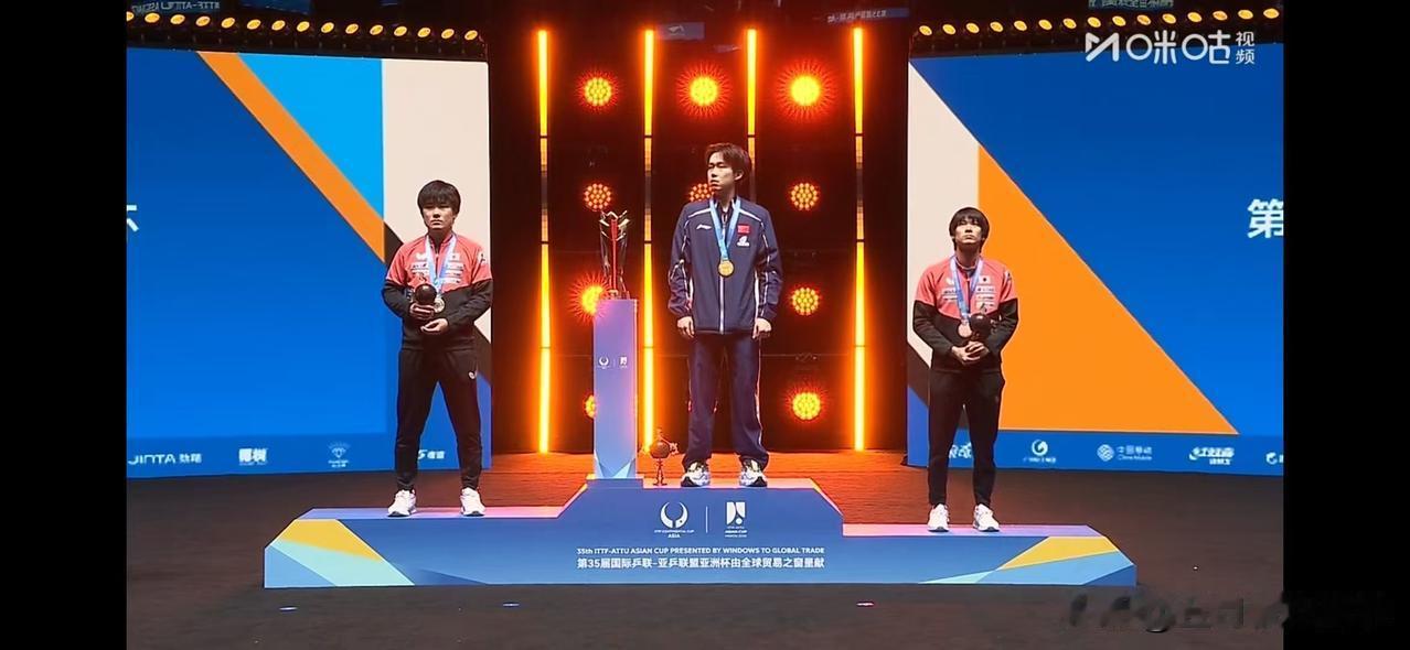 根本不敢想，如果今天王楚钦输了，全场响起日本国歌时会是什么样！看看领奖时的站位