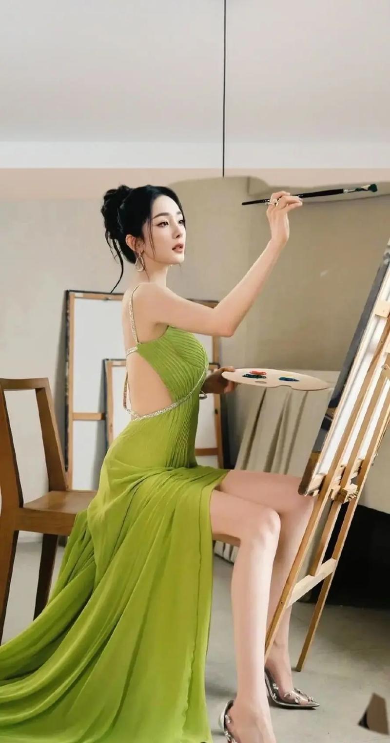杨幂美腿瞬间：精选写真集，展现完美身材