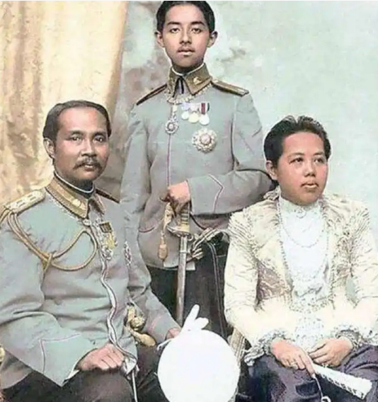 这基因也太强大！泰国王室“香肠嘴”遗传3代，靠娶漂亮王妃也改变不了​​​